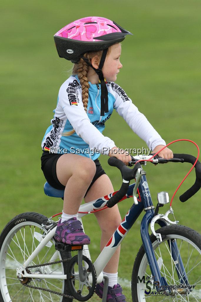 20170806-1249.jpg - Medway Velo Grass Track Event 06-Aug-2017.